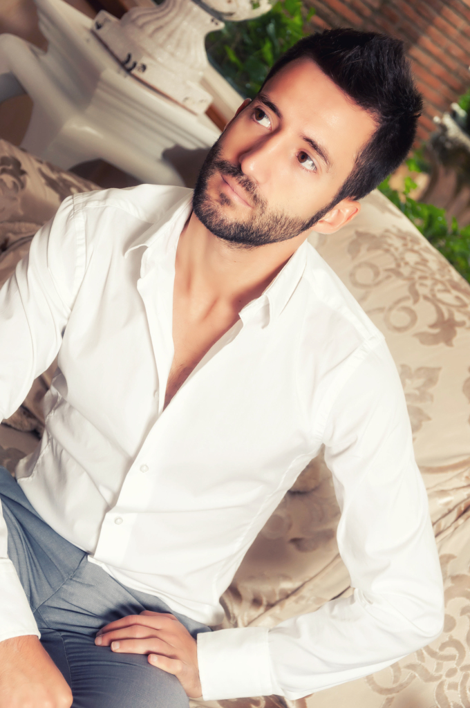 model: Alessandro Spigai photo: Giovanni Cingolani brand: Celluzzi uomo location: www.villailsogno.it