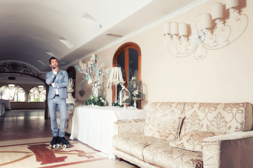 model: Alessandro Spigai photo: Giovanni Cingolani brand: Celluzzi uomo location: www.villailsogno.it