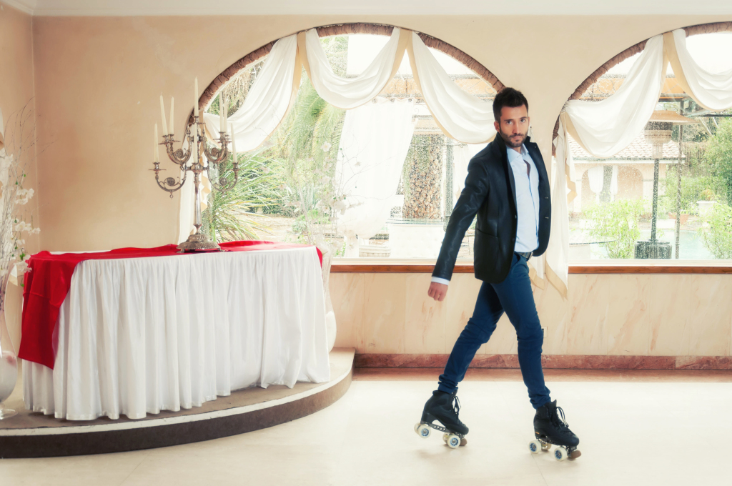 model: Alessandro Spigai photo: Giovanni Cingolani brand: Celluzzi uomo location: www.villailsogno.it
