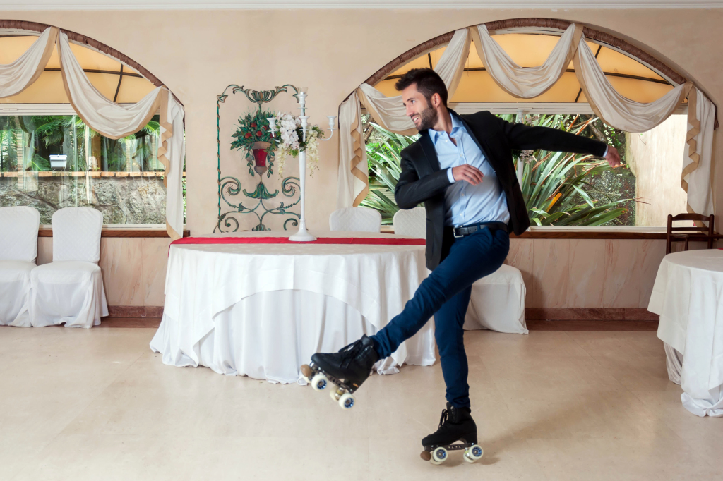 model: Alessandro Spigai photo: Giovanni Cingolani brand: Celluzzi uomo location: www.villailsogno.it